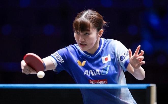 的篮球场上 的篮球场上